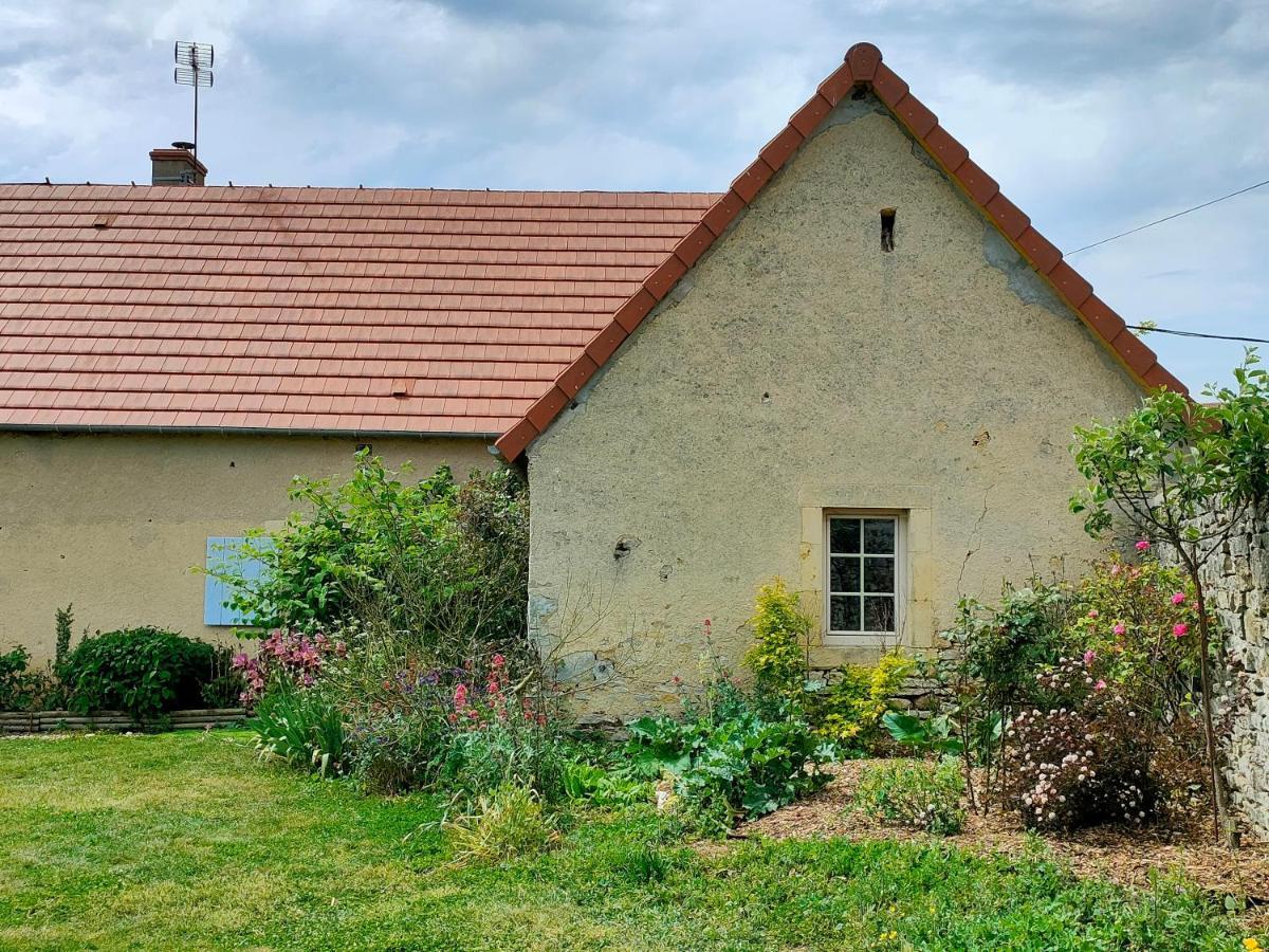 Gite De La Maison Fort Vereaux Exterior photo