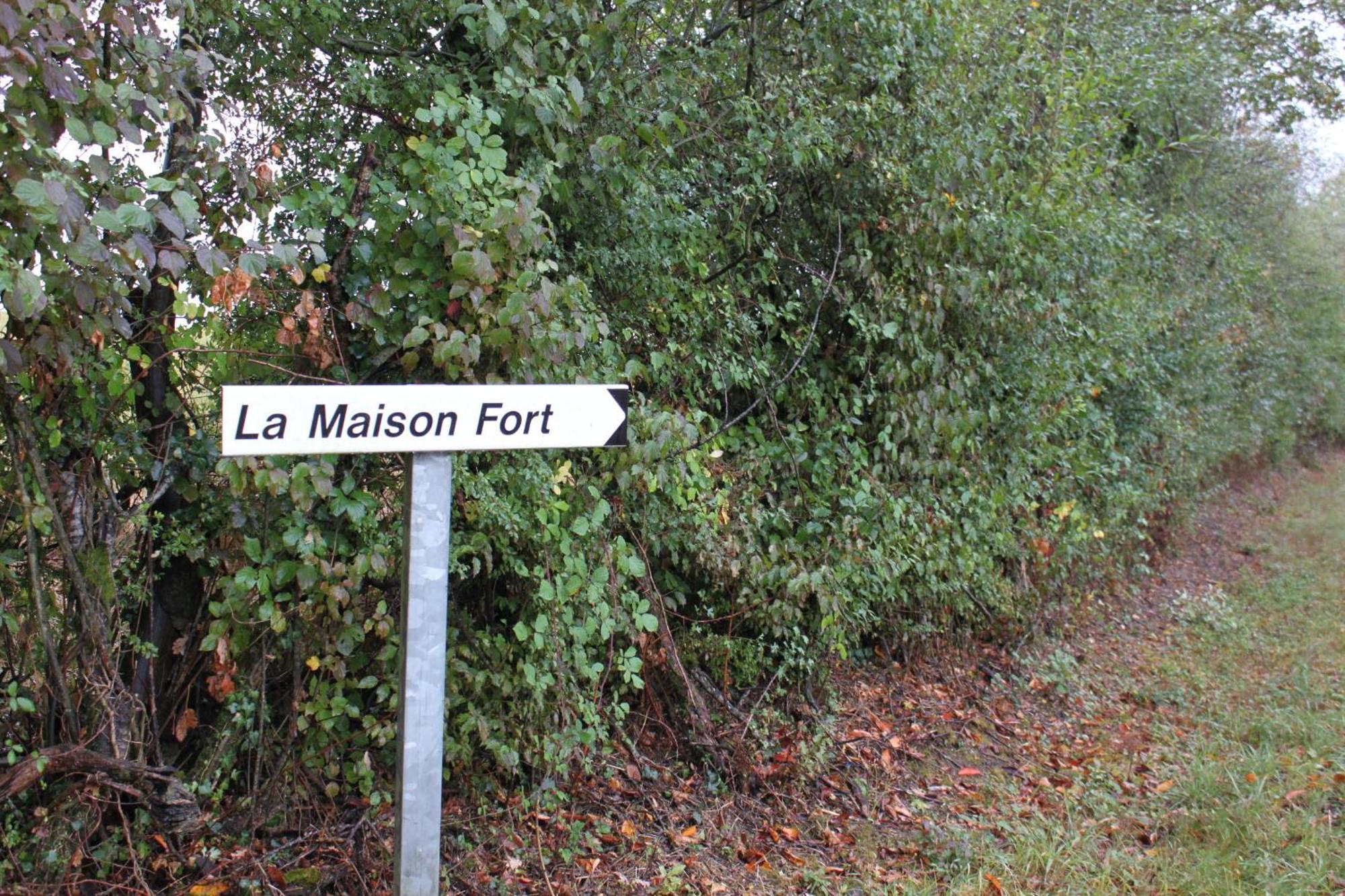 Gite De La Maison Fort Vereaux Exterior photo