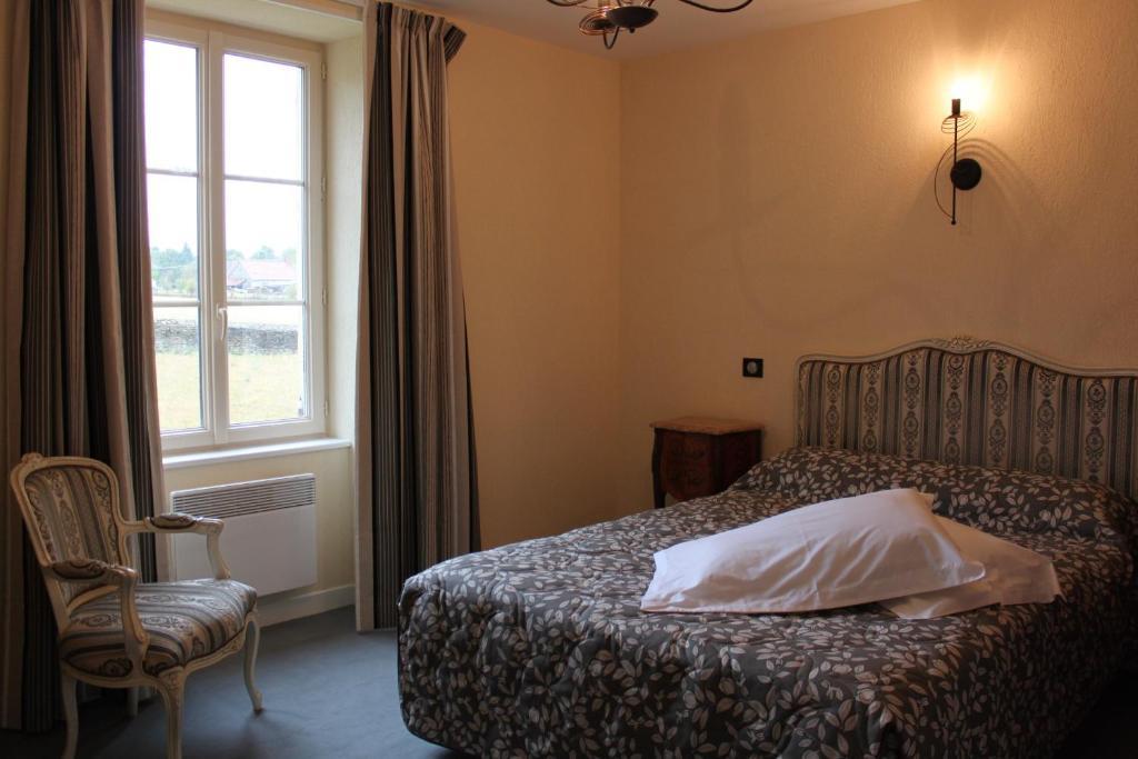 Gite De La Maison Fort Vereaux Room photo